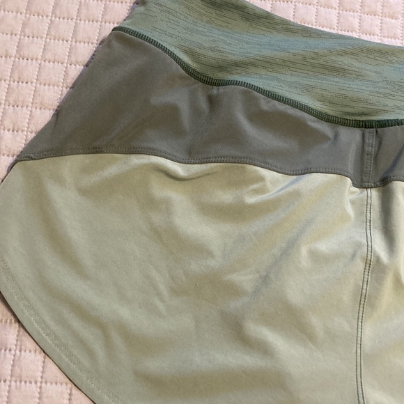 Outdoor Voices Hudson Tri Colored Athletic Shorts - Picture 7 of 10